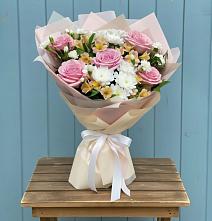 Букет цветов из:  Гвоздики, Орхидеи и Розы в Каясуле