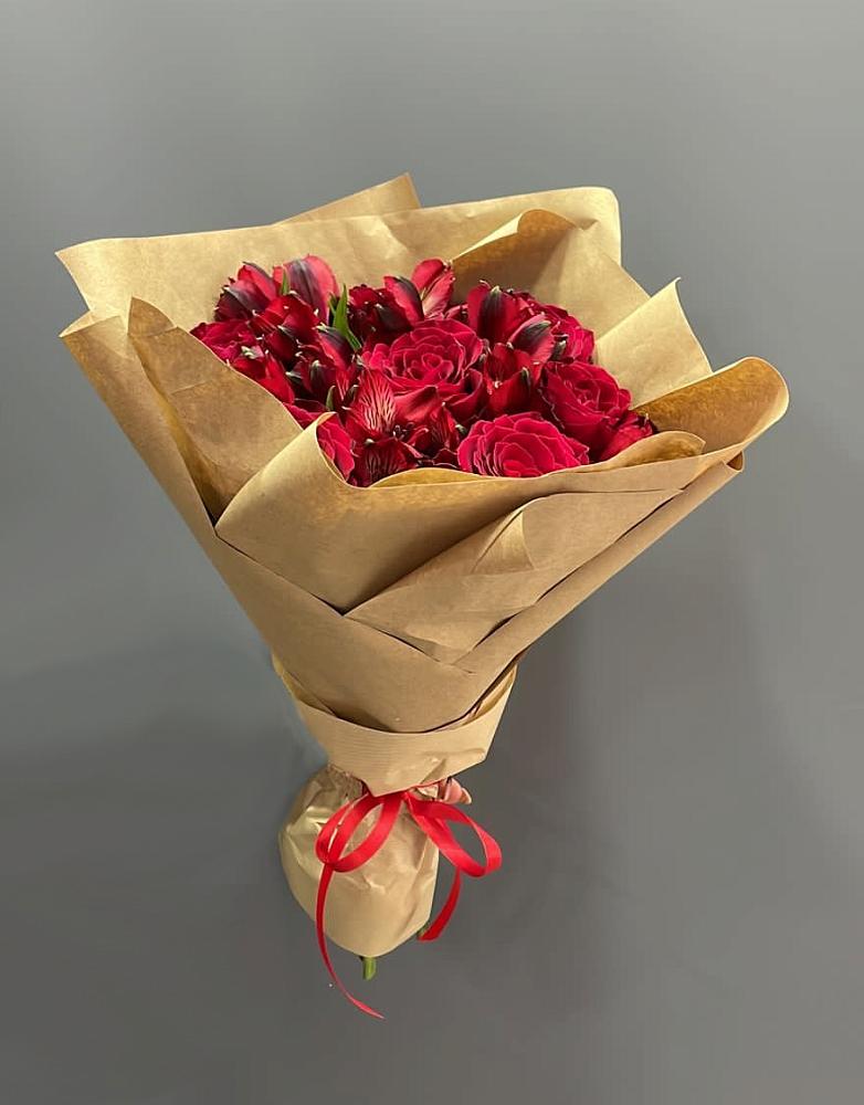 Букет цветов из: Альстромерии и Розы в Каясуле