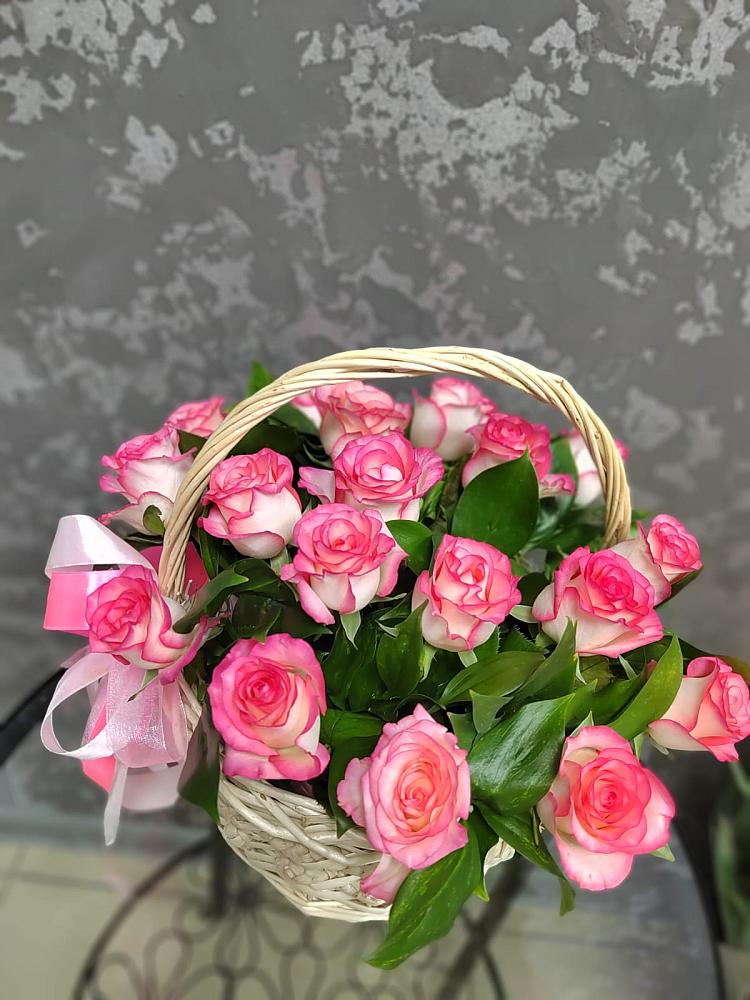 Цветочная композиция из Розы в корзине в Каясуле