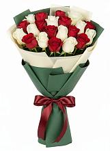 Букет Микс из красных и белых роз в Каясуле