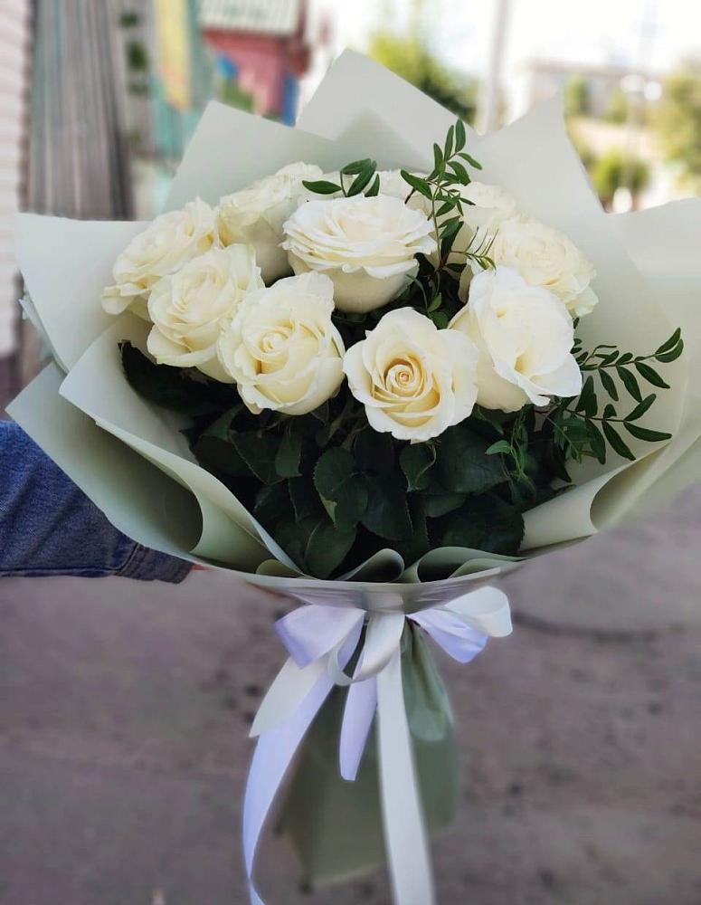 Букет Белые розы Проуд в Каясуле