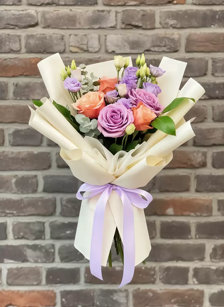 Букет цветов из: Лизиантусы и Розы в Каясуле