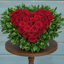 Цветочная композиция из Розы в виде сердца в Каясуле