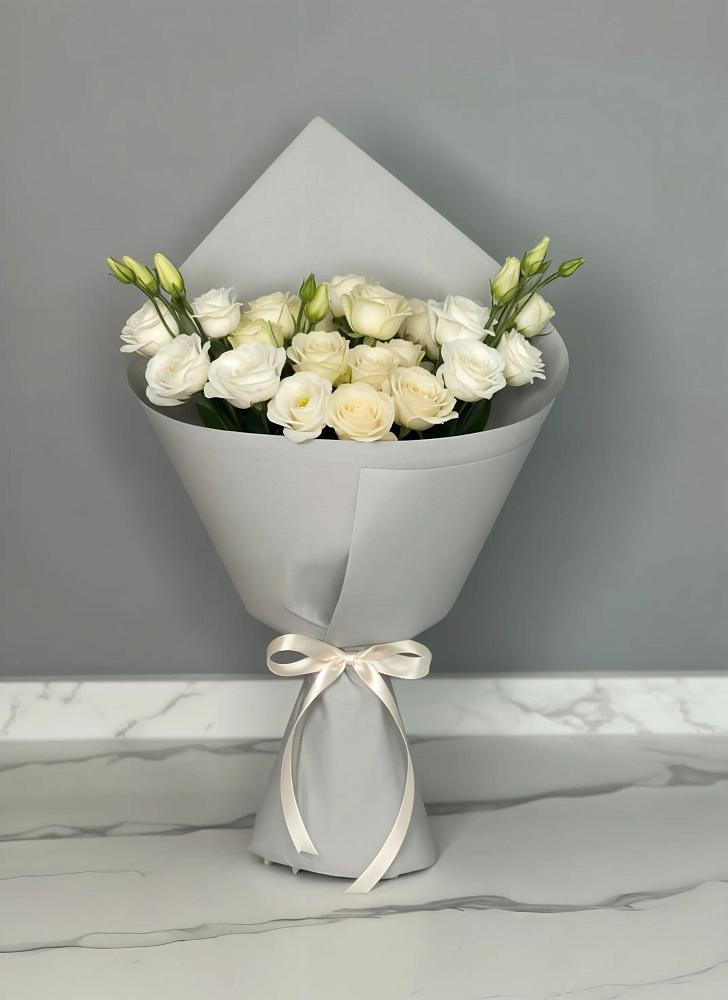 Букет цветов из: Розы и Лизиантусы в Каясуле