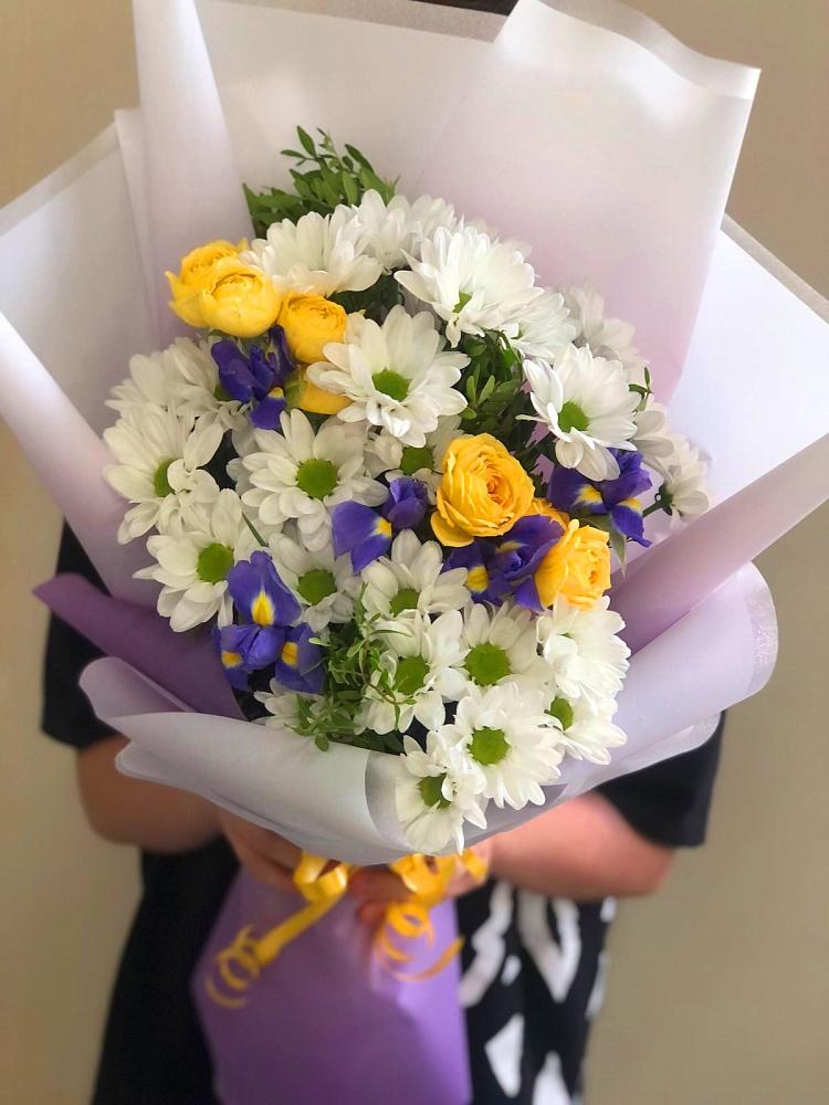 Букет цветов из: Ирисы, Хризантемы и Розы в Каясуле