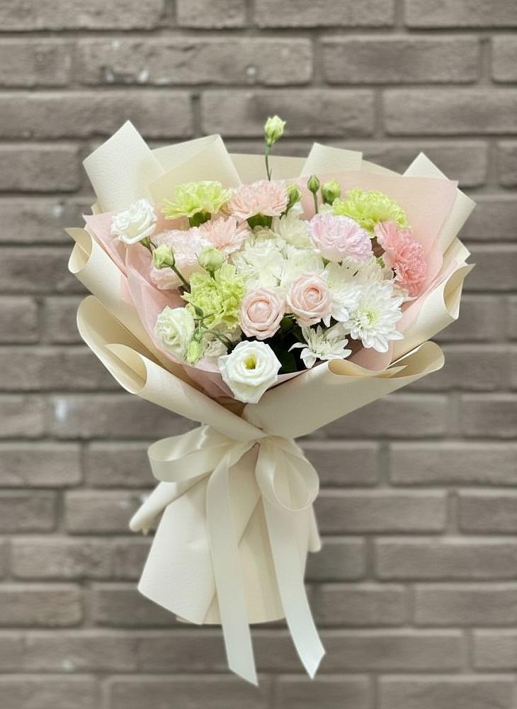 Букет цветов из: Гвоздики, Розы, Лизиантусы и Хризантемы в Каясуле