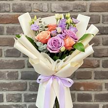 Букет цветов из:  Лизиантусы и Розы в Каясуле