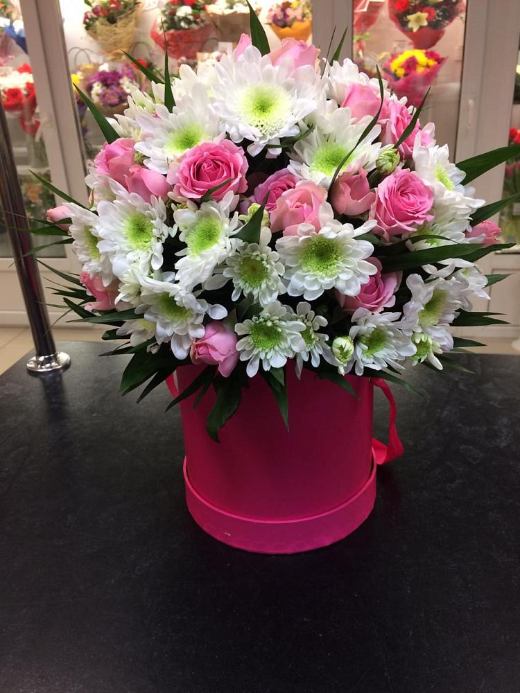 Цветочная композиция из Розы и Хризантемы в шляпной коробке в Каясуле