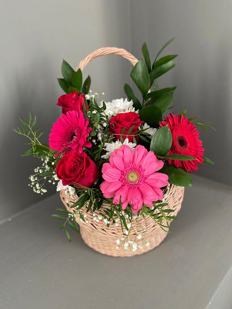 Цветочная композиция из Розы, Хризантемы и Герберы в корзине в Каясуле