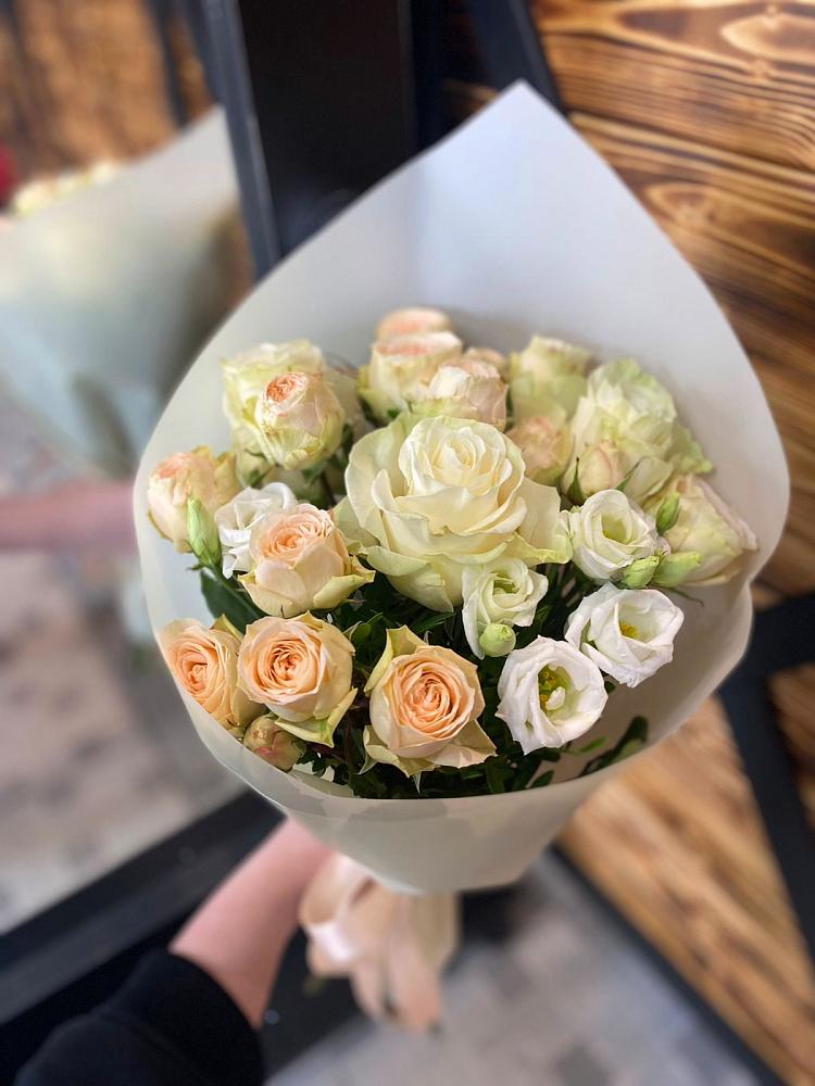 Букет цветов из: Розы и Лизиантусы в Каясуле